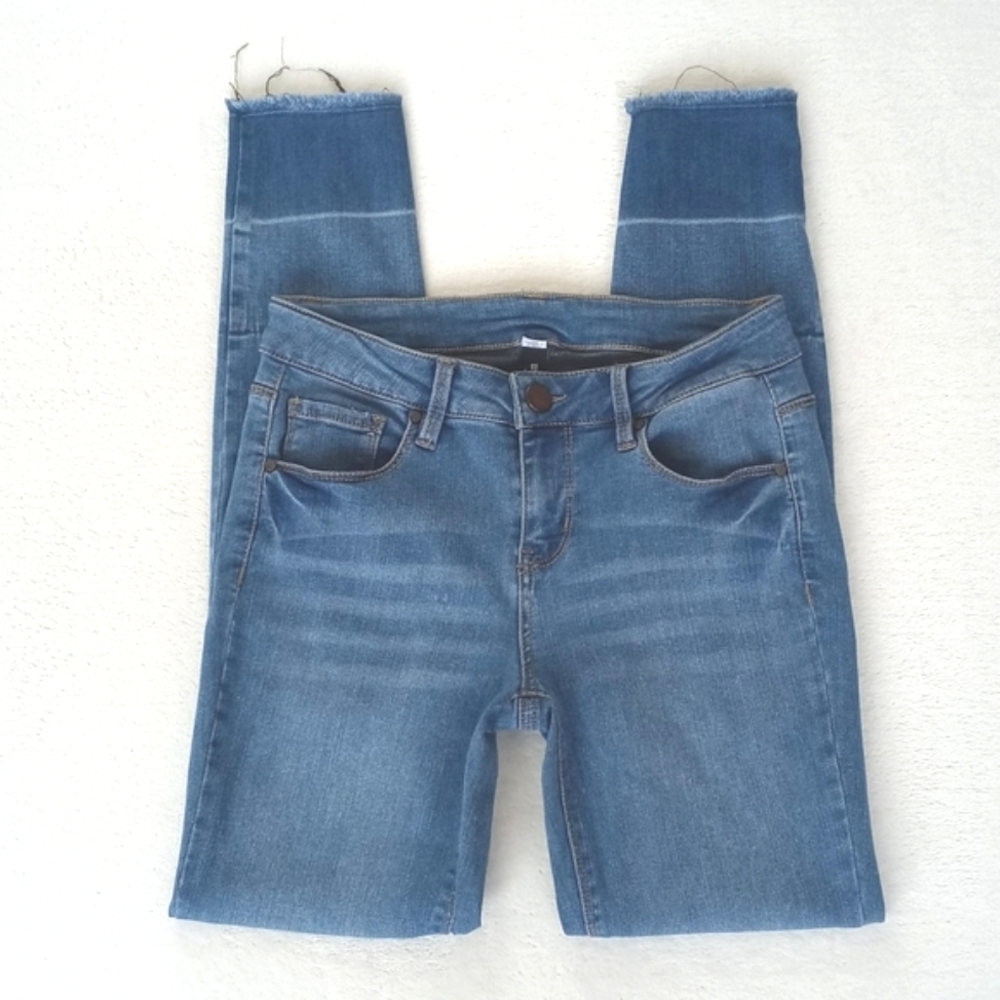 Design Lab Lord & Taylor Women’s Denim Blue Straight Frayed Leg Rayon Jeans 26